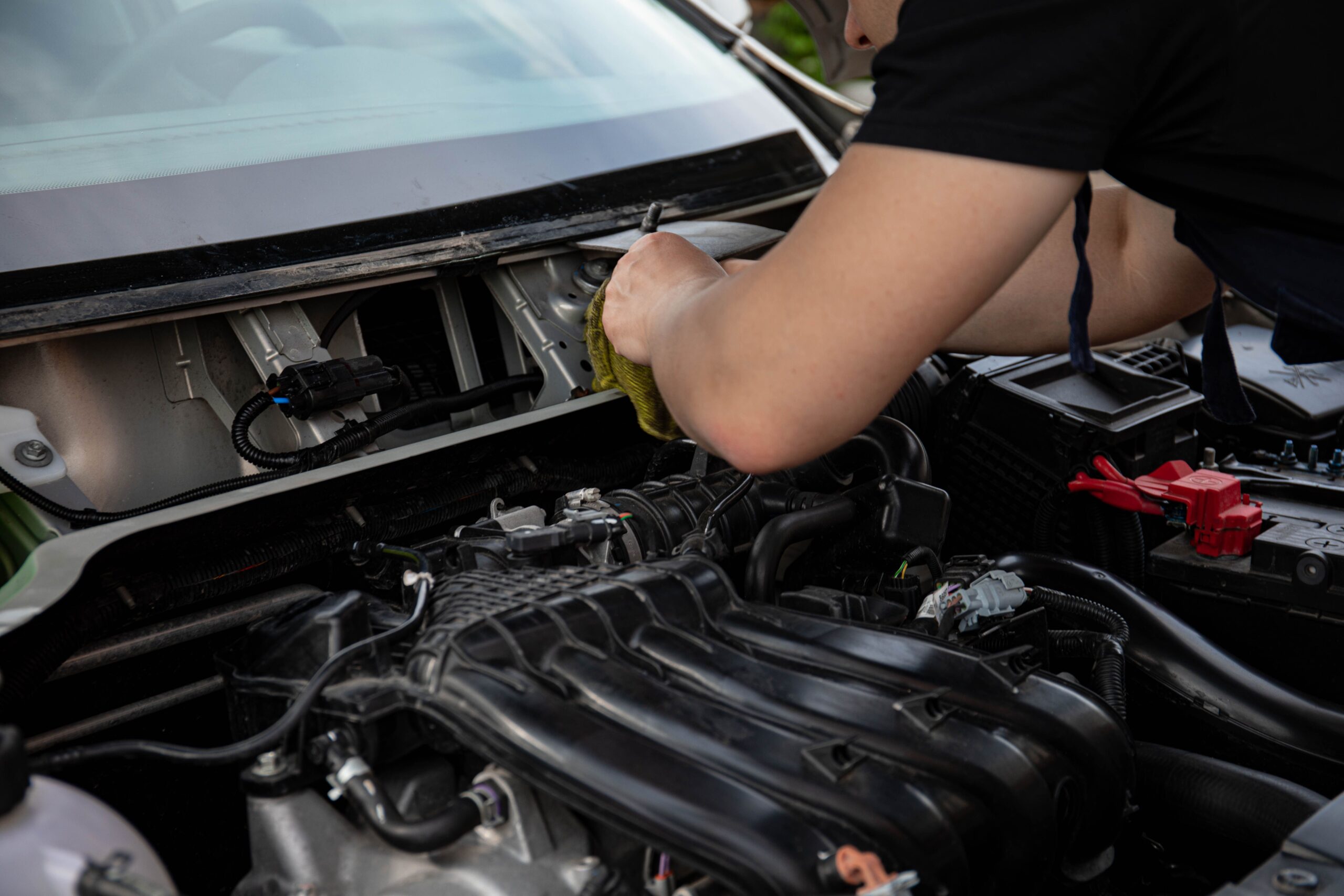 Mechanic investigating a Car's airconditioning